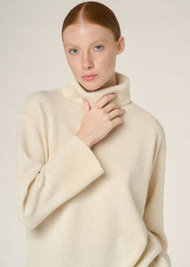 Turtleneck sweater in regenerated cashmere and wool